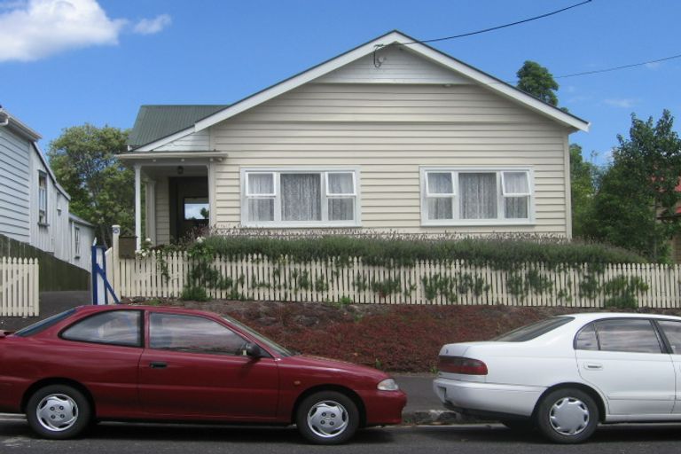 Photo of property in 11 Hastings Parade, Devonport, Auckland, 0624