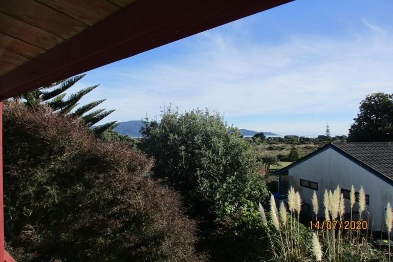 Photo of property in 21 Weggery Drive, Waikanae Beach, Waikanae, 5036