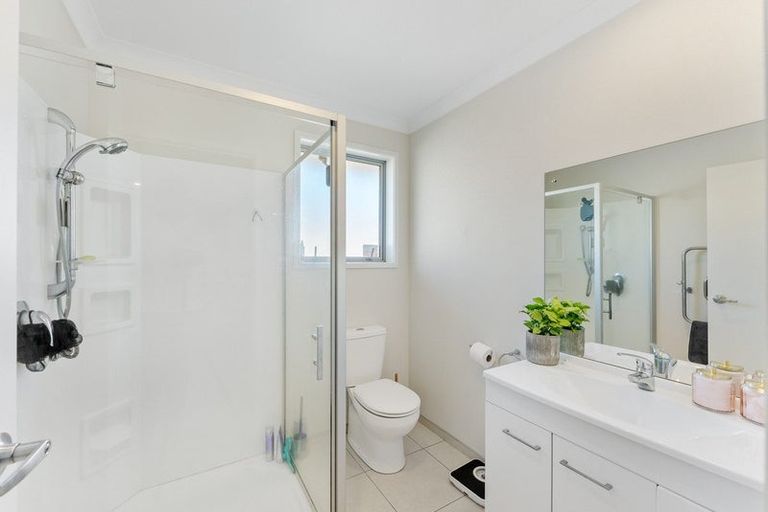 Photo of property in 1 Honeyfield Drive, Whalers Gate, New Plymouth, 4310
