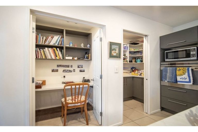 Photo of property in 4 The Oval, Hillmorton, Christchurch, 8024