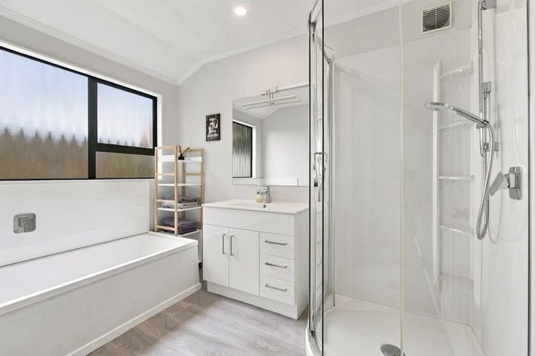 Photo of property in 9 Sandel Rise, Merrilands, New Plymouth, 4312