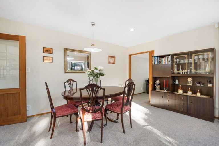 Photo of property in 2/433 Memorial Avenue, Burnside, Christchurch, 8053