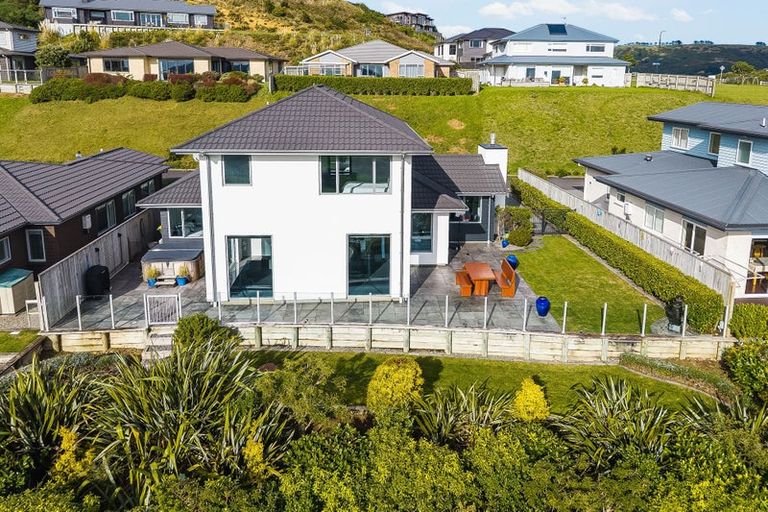 Photo of property in 7 Manapouri Lane, Aotea, Porirua, 5024