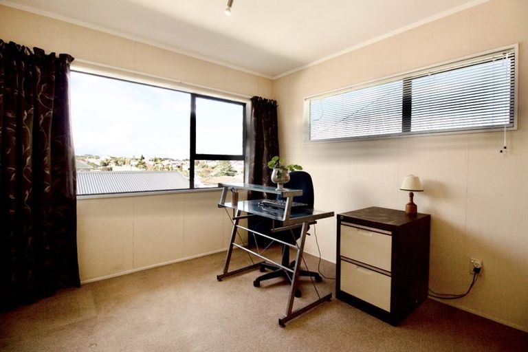 Photo of property in 2/48 Becroft Drive, Forrest Hill, Auckland, 0620