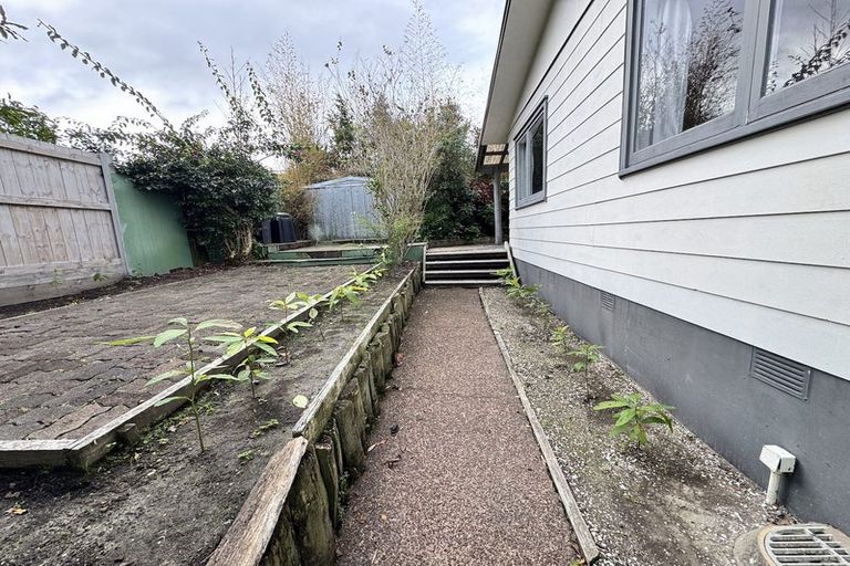 Photo of property in 37 Takapu Street, Henderson, Auckland, 0612