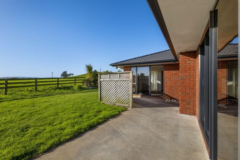 Photo of property in 890a Otaraoa Road, Tikorangi, Waitara, 4383