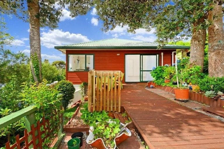Photo of property in 1/20 Glen Vista Place, Bayview, Auckland, 0629