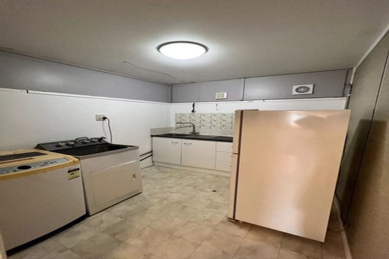 Photo of property in 1/520 Beach Road, Murrays Bay, Auckland, 0630