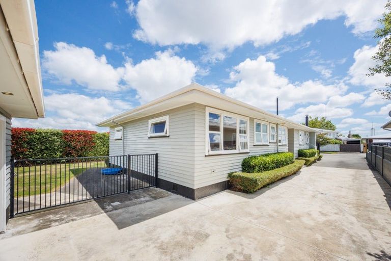 Photo of property in 2 Anzio Place, Awapuni, Palmerston North, 4412