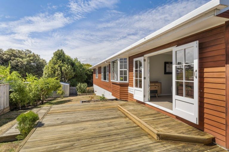 Photo of property in 75 Eatwell Avenue, Paraparaumu Beach, Paraparaumu, 5032