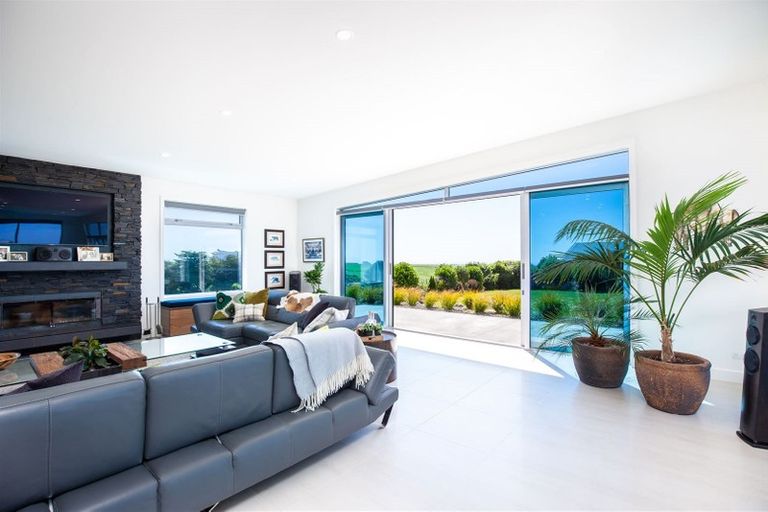 Photo of property in 866 Otaraoa Road, Tikorangi, Waitara, 4383