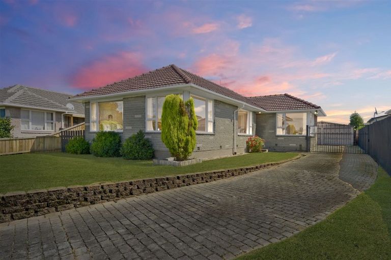 Photo of property in 11 Glenora Place, Hornby, Christchurch, 8042