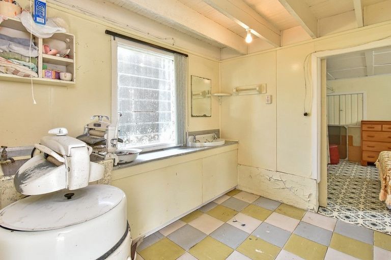 Photo of property in 72 Howard Road, Orere Point, 2585