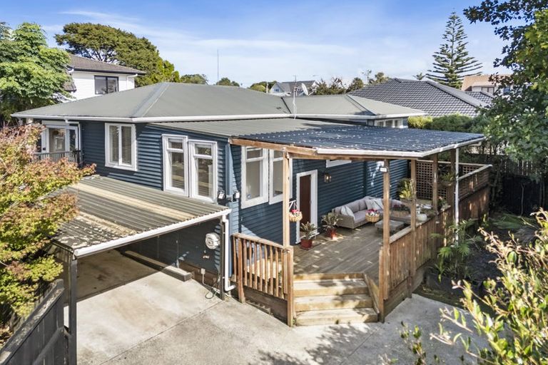 Photo of property in 1/13 Harrybrook Road, Green Bay, Auckland, 0604