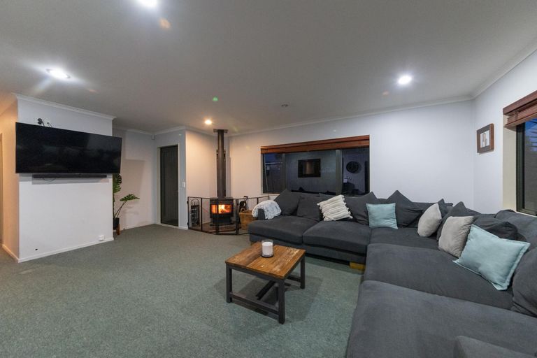 Photo of property in 35 Dahlstrom Grove, Kelvin Grove, Palmerston North, 4414