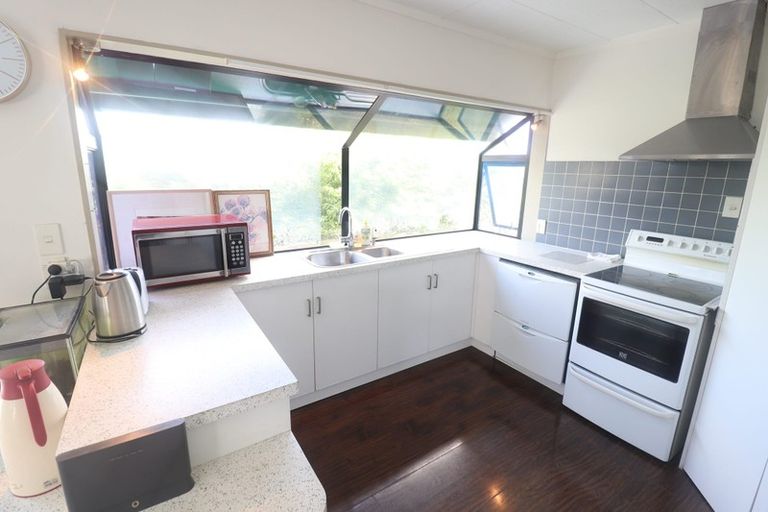 Photo of property in 2/99 Ocean View Road, Hillcrest, Auckland, 0627