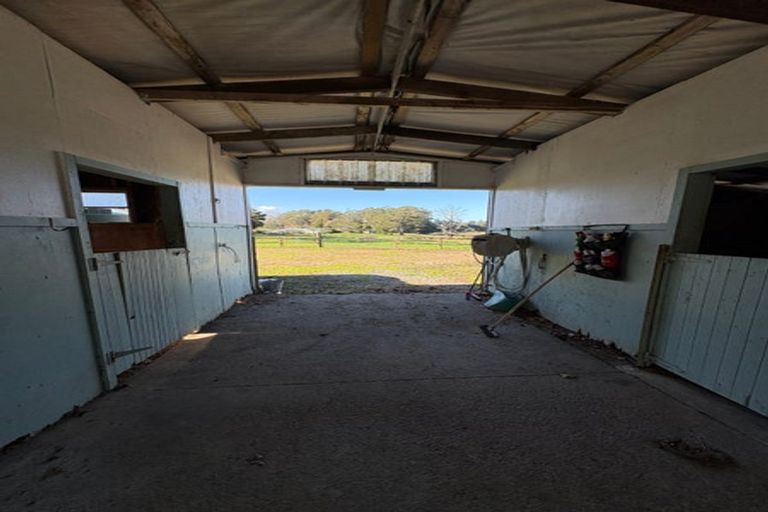 Photo of property in 240 Riverhead Road, Kumeu, 0892