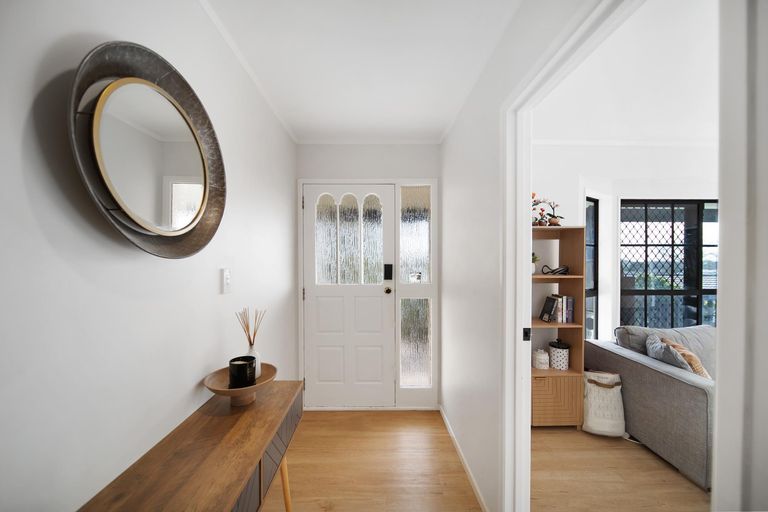 Photo of property in 6 Crestlands Place, Papakura, 2110