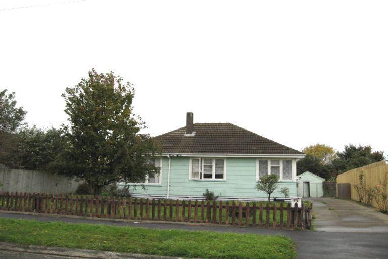 Photo of property in 12 Camden Street, Northcote, Christchurch, 8052