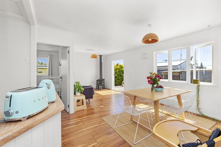 Photo of property in 39a Wallis Street, Raglan, 3225