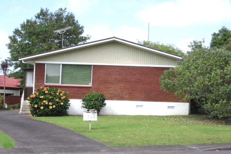 Photo of property in 2/7 Ian Place, Glendene, Auckland, 0602