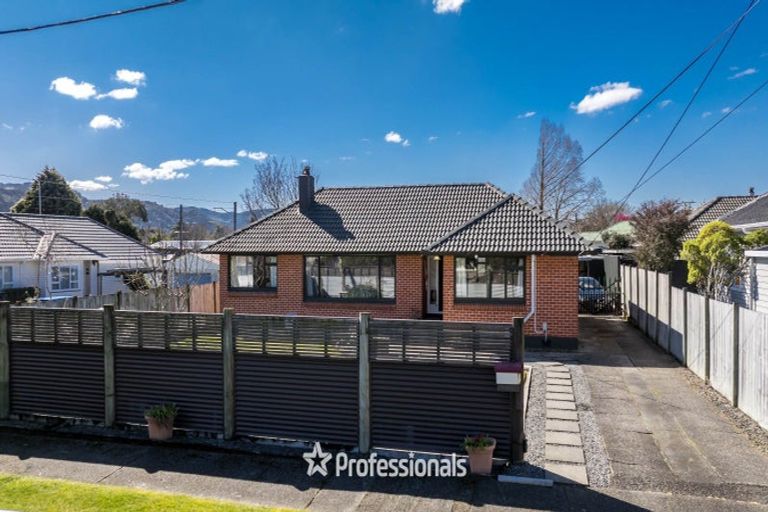 Photo of property in 8 Coates Grove, Silverstream, Upper Hutt, 5019