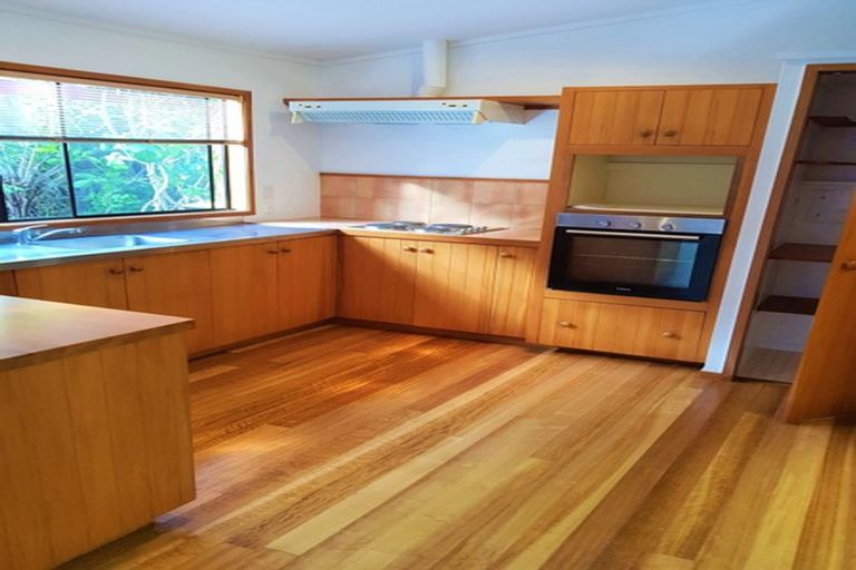 Photo of property in 58 Rosecamp Road, Beach Haven, Auckland, 0626