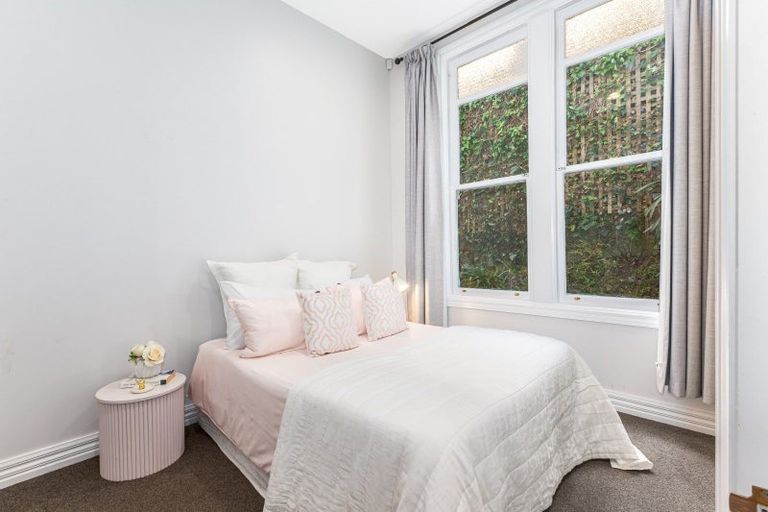 Photo of property in 68 Northland Road, Northland, Wellington, 6012