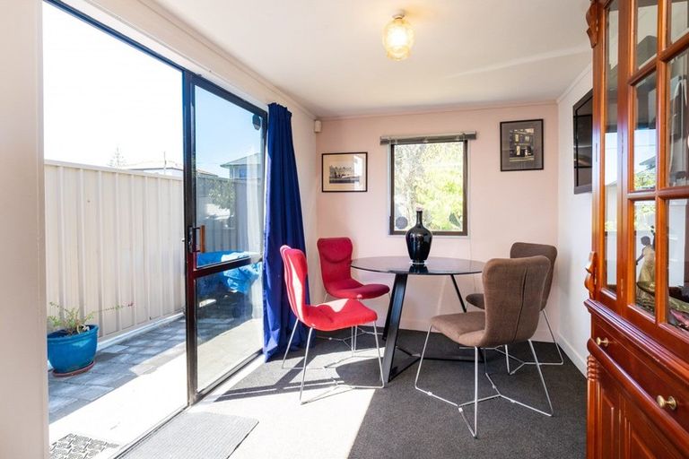 Photo of property in 17 Pukeko Place, Westshore, Napier, 4110