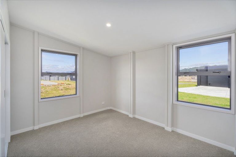 Photo of property in 8 Ngaroma Crescent, Whitianga, 3510