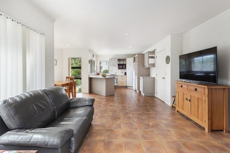 Photo of property in 13 Lanyon Place, Whitby, Porirua, 5024