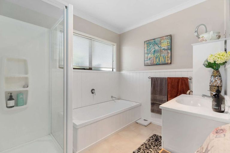 Photo of property in 12 Rangiwhea Road, Waiuku, 2123