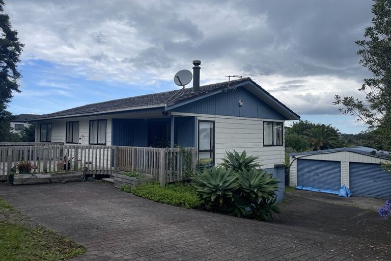 Photo of property in 10 Magdalen Place, West Harbour, Auckland, 0618