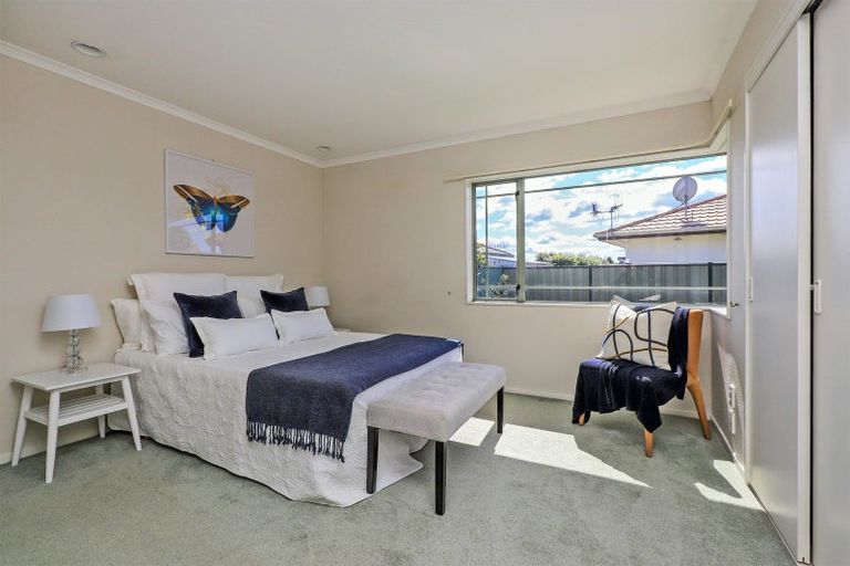 Photo of property in 2 Addington Place, Taradale, Napier, 4112