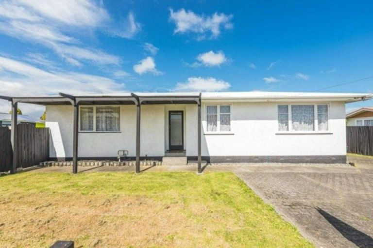 Photo of property in 12 Mosston Road, Castlecliff, Whanganui, 4501
