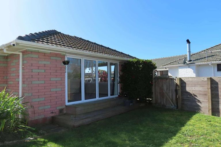 Photo of property in 220 Beach Road, North New Brighton, Christchurch, 8083