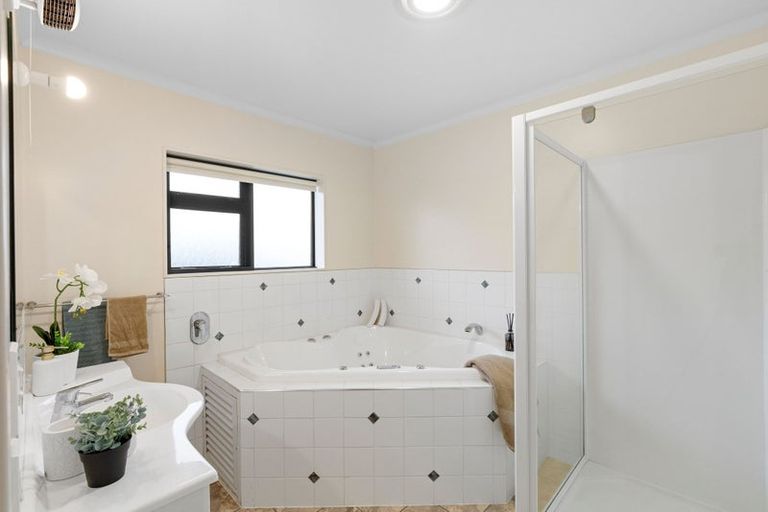 Photo of property in 1 Roseash Lane, Levin, 5510