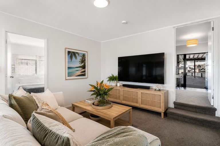 Photo of property in 1418 Whangaparaoa Road, Army Bay, Whangaparaoa, 0930