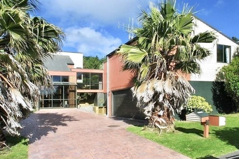 Photo of property in 51 Sunrise Boulevard, Tawa, Wellington, 5028