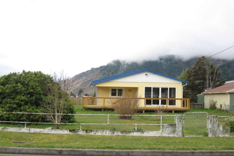 Photo of property in 9 Milton Street, Murchison, 7007