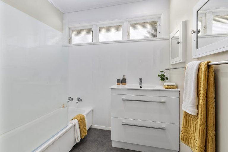 Photo of property in 318b Main Road, Tawa, Wellington, 5028