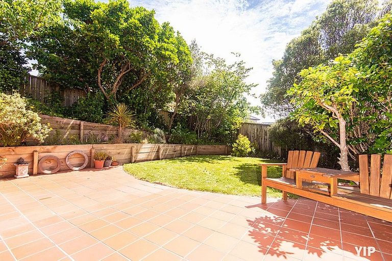 Photo of property in 132 Westchester Drive, Churton Park, Wellington, 6037