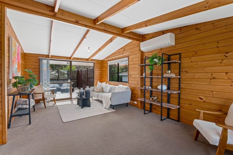 Photo of property in 5 Elizabeth Drive, West Harbour, Auckland, 0618