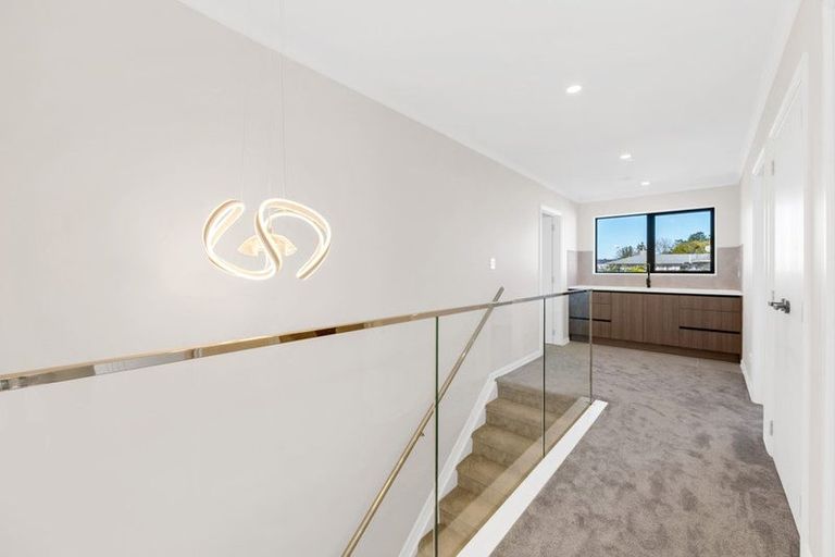Photo of property in 76a Ennis Avenue, Pakuranga Heights, Auckland, 2010