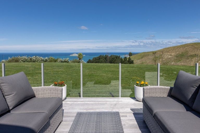 Photo of property in 64 Timoti Road, Waimarama, Havelock North, 4294