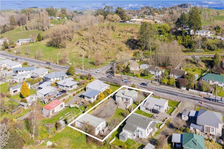 Photo of property in 21 Great North Road, Waipawa, 4210
