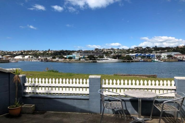 Photo of property in 2/1 Charles Street, Westshore, Napier, 4110