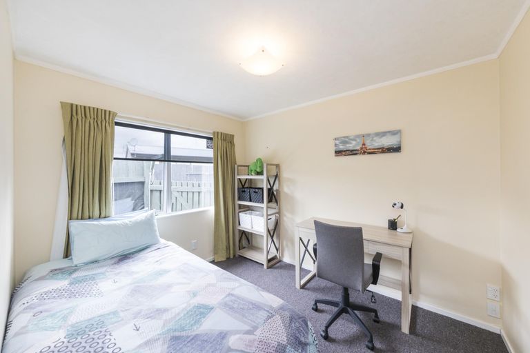 Photo of property in 17 Cargill Grove, Kelvin Grove, Palmerston North, 4414