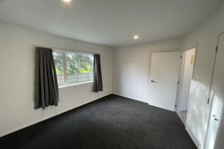 Photo of property in 21 Chilcott Road, Henderson, Auckland, 0612