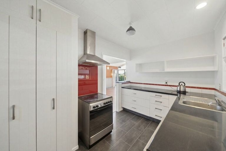 Photo of property in 120 Kahu Road, Paremata, Porirua, 5024